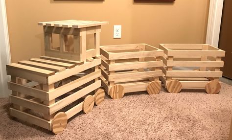 Wooden Crate Christmas Trains, Wooden Crate Christmas Train, Wooden Crate Train Christmas, Wood Crate Train Christmas, Train From Cardboard Boxes, Christmas Tree Fort Diy, Diy Christmas Present Train, Apple Crates Ideas Decor, Diy Christmas Train Crate