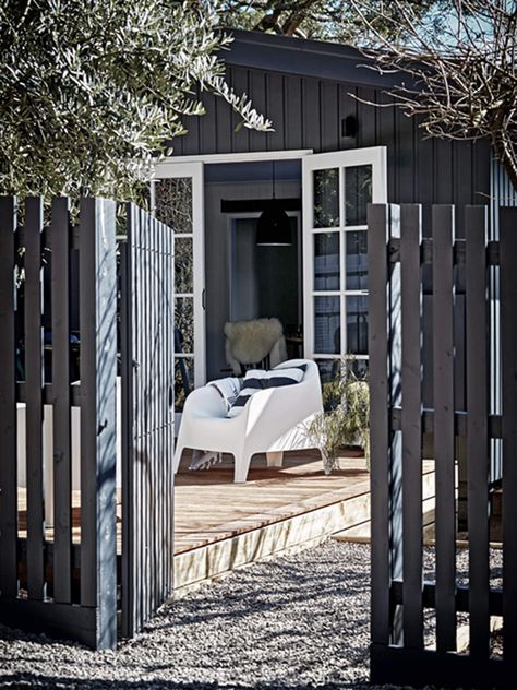 Nord House - an oasis of Scandinavian style on the Mornington Peninsula Scandinavian Cottage, Black Houses, Patio Roof, House Doors, Outdoor Inspirations, Porch Patio, Facades, Summer House, Scandinavian Style