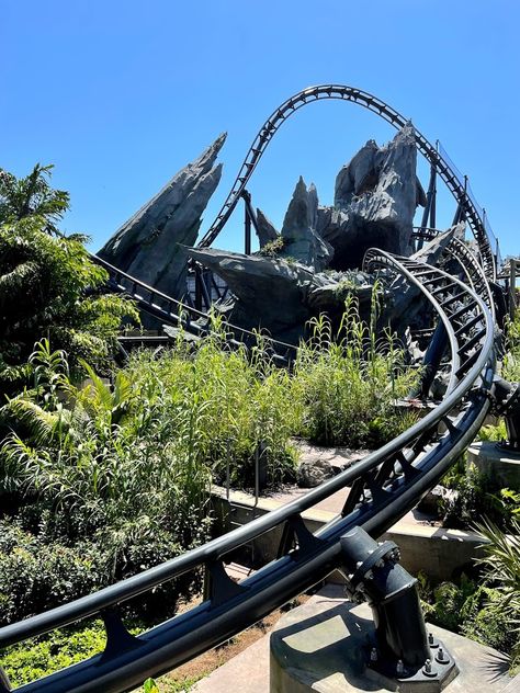 Universal Roller Coasters, Velocicoaster Universal, Orlando Photos, Planet Coaster, Theme Parks Rides, Universal Studio, Disney Photo Ideas, Fav Place, Amusement Park Rides