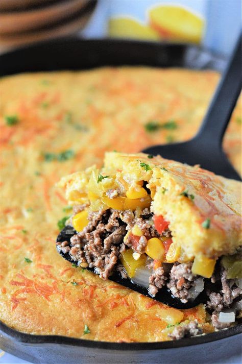 Jiffy tamale pie with a ground beef casserole filling and a cornbread crust is delicious. Make in a cast iron skillet for an easy dinner. Cornbread Ground Beef, Jiffy Tamale Pie, Recipes With Cornbread, Cornbread Tamale Pie, Texas Tamale Pie, Corn Muffin Mix Recipes, Beef Tamale Pie, Cornbread Pie, Cornbread Crust