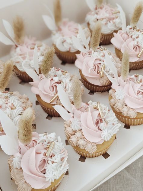 Boho Cake And Cupcakes, Boho Bridal Cake, Boho Cupcakes Ideas, Boho Shower Cake, Boho Treats Table, Boho Bautizo, Boho Bridal Shower Cupcake Ideas, Boho Bridal Shower Desserts, Boho Bridal Shower Cake Ideas