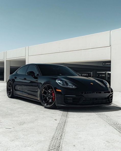 Porche Panamera Gts Black, Porche Panamera Aesthetic, Black Porche Car, Black Panamera, Porsche 4 Door, Porsche Panamera Aesthetic, Porsche Panamera Wallpapers, Porshe 911gtr, Porsche Panamera Black