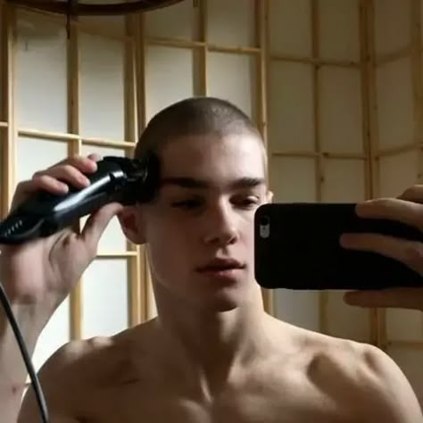 Buzz Cut Boys, Bald Boy, Catty Noir, Russian Men, Aesthetic Boys, Shaved Head, Buzz Cut, Delaware, Mens Hairstyles