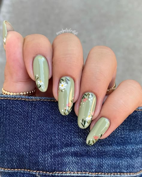 This beautiful manicure is giving us all the Spring vibes we need 🌿🌺⁠ 💅: jade green "Sedona", dusty coral "Cactus Coral" 📷: @nailpolishedlife Nail Design 2023, Boho Nails, Coral Nails, Art Design Ideas, Nail Designs Valentines, Nail Art Ideas, Chic Nails, Easy Nail Art, Valentines Nails