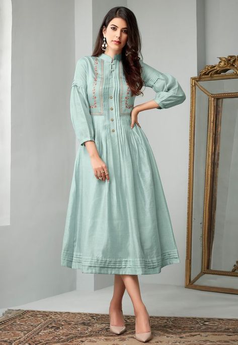 Simple Kurtis, Silk Kurti Designs, Suit Styles, Kurti Style, Frock Style, Casual Frocks, Cotton Frocks, Embroidered Kurti, Silk Kurti