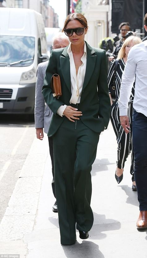 Women In Power Fashion, London Workwear Women, Emerald Suit Women, Green Suits For Women, Green Work Outfit, Emerald Suit, Green Suit Women, Emerald Green Outfit, Beckham Style