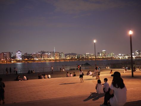 Hangang Park in Yeouido, Seoul, Japan Sungai Han Seoul Night, Hangang River Aesthetic, Korean Park Place Aesthetic, Park Aesthetic Korea, Park At Night Aesthetic Korea, Seoul Korea Aesthetic, Seoul At Night, Seoul Photography, Seoul Night