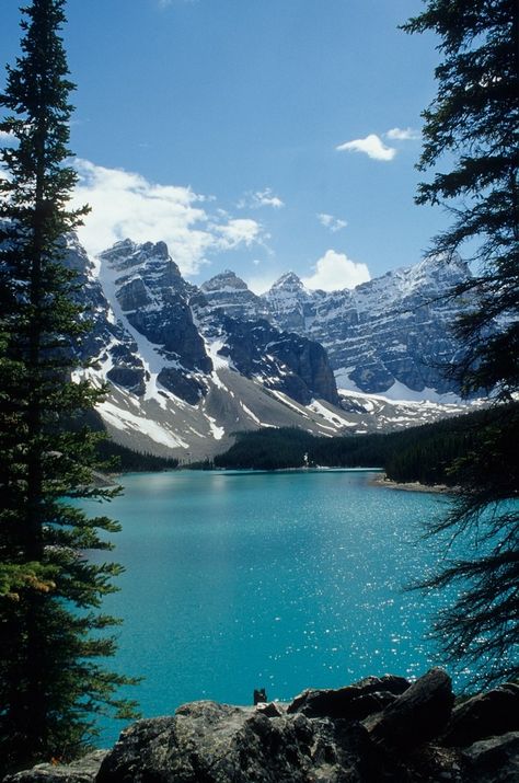 Mystical Mountains, Canada Eh, Awesome Nature, Travel Canada, Mountain Wallpaper, Majestic Mountains, Lake Landscape, Garden Painting, Smoky Mountain National Park