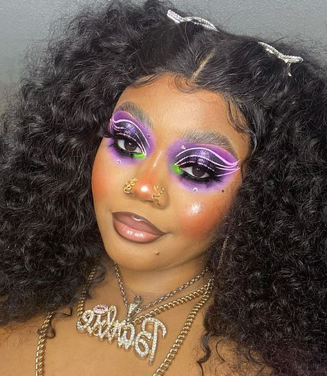 Kayla 💅🏾 on Instagram: “Black Barbie 💜✨ For those that don’t know, this is a challenge! I am changing the name to the #twofacedchallenge 😍! Use the hashtag and…” Maximalist Makeup, Thanksgiving Makeup, Makup Looks, Water Makeup, Euphoria Makeup, Couple Tattoos Unique, Tattoos Unique, Bold Makeup Looks, Drops Of Water