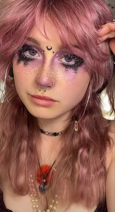 Fairy Makeup Dark, Ashnikko Makeup Looks, Dark Fairy Core Makeup, Ashnikko Makeup, Ren Faire Makeup Looks, Fairy Goth Makeup, Portals Inspired Makeup, Portals Tour Makeup, Pixie Makeup Looks