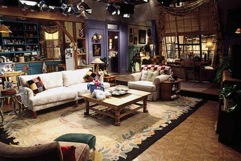 18 TV Apartments And Houses You Wish You Lived In - BuzzFeed Mobile Underrated Characters, Appartement New York, Friends Apartment, Tv Home, Ikea Kids, Cute Furniture, Friends Set, Purple Walls, Friends Show