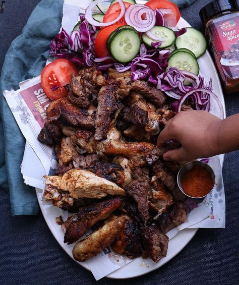 Chicken Suya, Cameroon Food, African Recipes Nigerian Food, Africa Food, It's Saturday, Fine Dining Recipes, Nigerian Food, Food L, Food Drinks Dessert