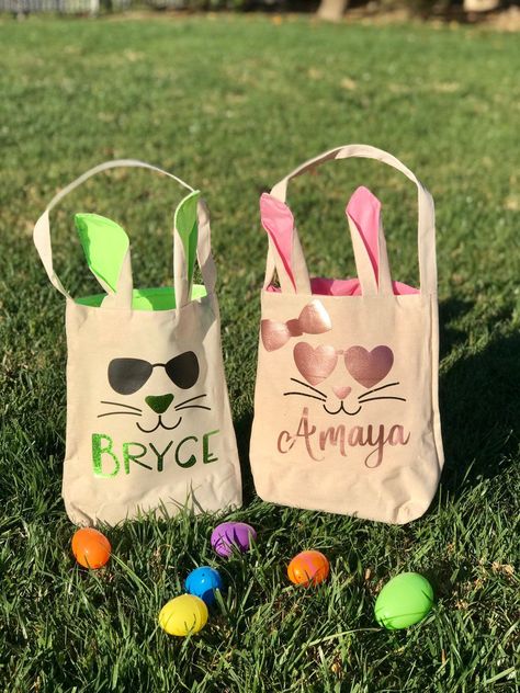 Custom Easter Basket, Monogrammed Easter Basket, Ideas Bautizo, Bunny Custom, Creative Easter Baskets, Easter Tote Bags, Custom Easter Baskets, Easter Totes, Easter Gift Bags