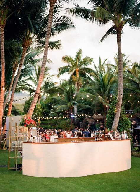 Eclectic Wedding Invitations, Wedding Cocktail Bar, Jewish Wedding Traditions, Fiesta Tropical, Eclectic Wedding, Small Bar, Wedding Venues Beach, Bali Wedding, Luxury Destination Wedding