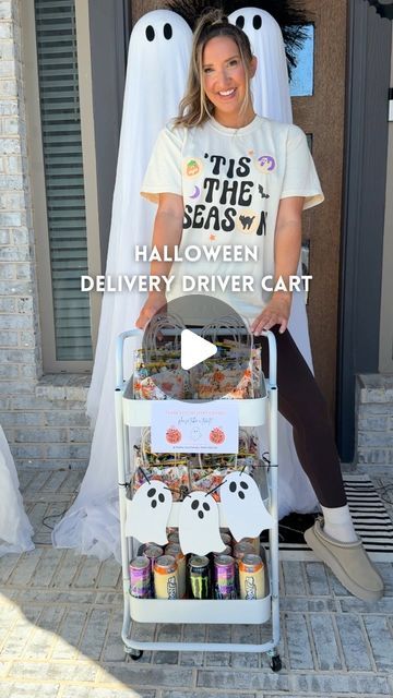 Kristin Miller | Creator | Dallas, TX on Instagram: "Halloween treat cart for delivery drivers🍬🎃👻Comment “boo” to get everything + the sign template! I’ve always wanted to make these to say thank you since I get a lot of packages, especially during the holidays. i loved the little gift bag idea from @melissa_fakler 🤍Follow along for more ideas!
•
You can always find my affiliate links in my @shop.ltk & @amazoninfluencerprogram strefront!
•
#halloween #halloweensnacks #restockwithme #deliverydriver #halloweentreats #trickortreat #giftidea #halloweengift" Halloween Goody Bags For Adults, Boo Bucket Ideas, Treat Cart, Halloween Goodie Bags, Delivery Driver, Halloween Goodies, Halloween Bags, Halloween Treat, Halloween Snacks