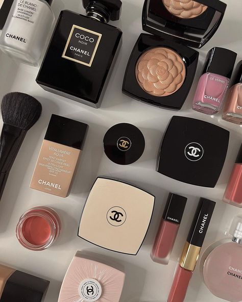 Chanel Makeup Aesthetic, Chanel Cosmetics, Insta Aesthetic, Manic Monday, Visual Board, Skincare Aesthetic, Makeup Aesthetic, Chanel Makeup, Pink Girly Things