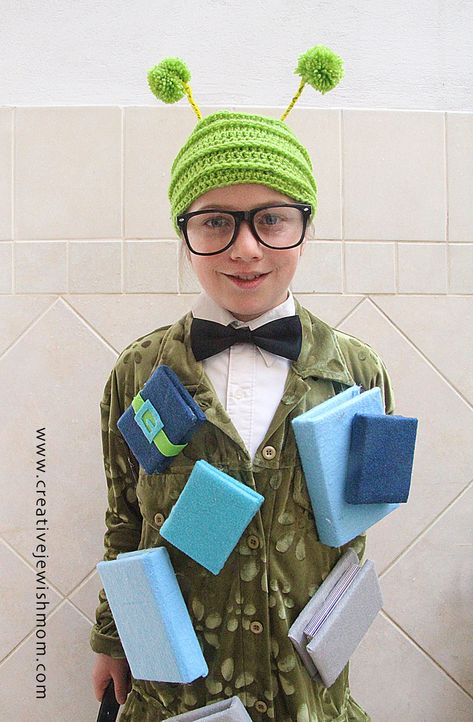 6a011570601a80970b01b8d0857d78970c-pi 800×1,220 pixels Bookworm Costume, Vocabulary Parade, Stitch Halloween Costume, Everyday Crafts, Twin Halloween, Book Costumes, Carnaval Costume, Book Character Costumes, Felt Books