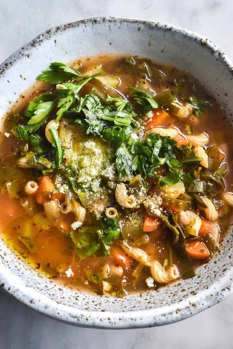 Low FODMAP minestrone Low Fodmap Meals Vegetarian, Low Fodmap Soup Vegetarian, Low Fodmap Gravy, Low Fodmap Minestrone Soup, Low Fodmap Stew, Low Fodmap Vegan Soup, Meal Prep Low Fodmap, Low Fodmap Eggplant Recipes, Low Fodmap Vegetable Soup