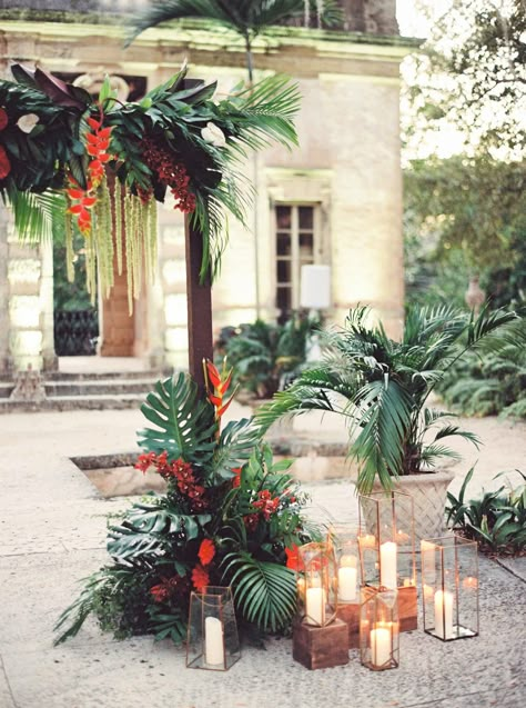 Green Floral Centerpieces Wedding, Jewel Tone Tropical Wedding, Spring Tropical Wedding, Tropical Wedding Backdrop Ideas, Tropical Wedding Alter, Red Tropical Wedding, Moody Tropical Wedding, Green Tropical Wedding, Tropical Wedding Party