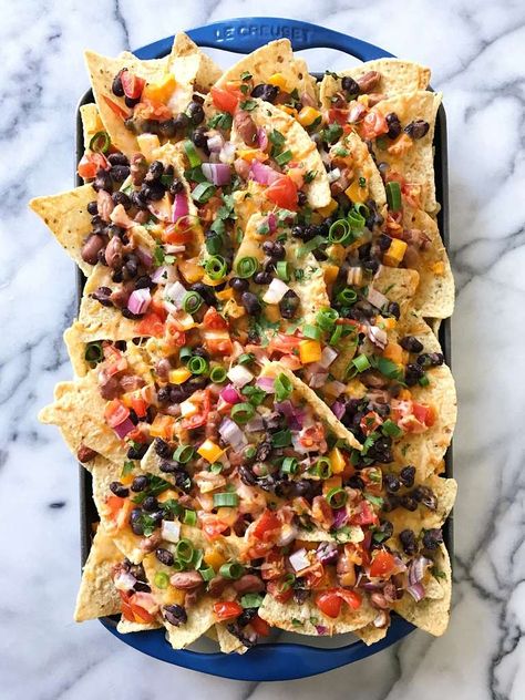 Nachos Chips Recipe, Homemade Chips Recipe, Nachos Chips, Nacho Salad, Healty Meals, Skillet Nachos, Vegetarian Lunches, Veggie Nachos, Nachos Recipe Beef