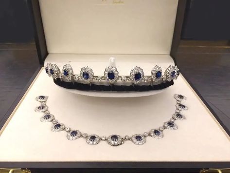 Circa 1920 Natural Unenhanced Burmese Sapphire Diamond Platinum Necklace Tiara – Gorgeous Gems and Jewelry Platinum Necklace, Ruby And Diamond Necklace, Tiaras Jewellery, Royal Tiaras, Diamond Tiara, Historical Jewellery, Twenty Two, Diamond Necklaces, Crystal Tiaras