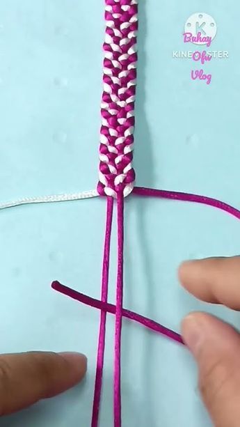 Braided Macrame Bracelet, Bracelet Braiding, Easy Friendship Bracelets, Diy Macrame Plant Hanger Pattern, Square Knot Bracelets, Paracord Bracelet Patterns, Diy Bracelets With String, Friendship Bracelets Easy, Diy Friendship Bracelets Tutorial