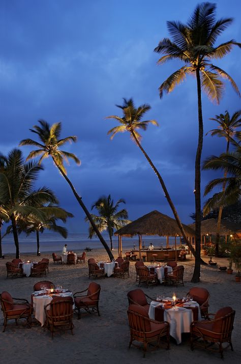 A romantic evening with dinner on the beach. Goa Travel, Goa India, Tropical Destinations, India Tour, Most Beautiful Beaches, Incredible India, India Travel, Tourist Destinations, Beach Resorts