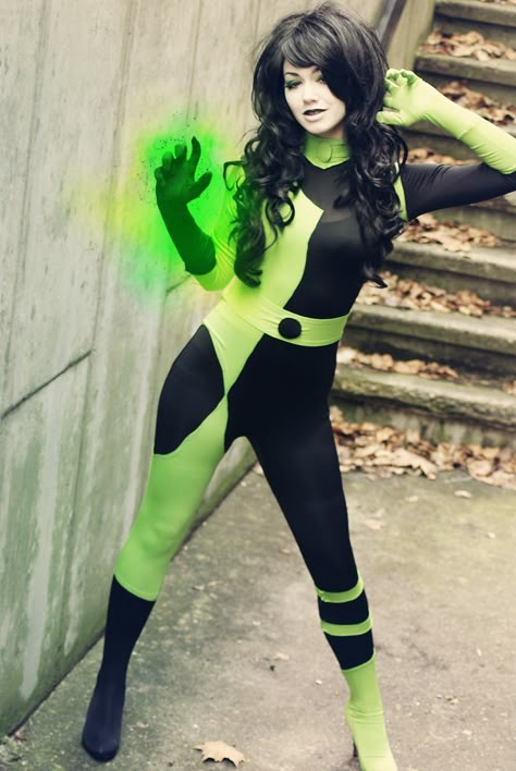 Shego #cosplay ("Kim Possible" villain) Shego Cosplay, She Go, Disney Channel Shows, Hallowen Costume, Awesome Cosplay, Epic Cosplay, Rose Photo, Disney Cosplay, Kim Possible