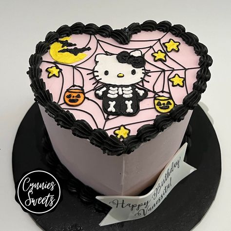 Hello Kitty Heart Cake, Heart Hello Kitty, Cute Halloween Cakes, Hello Kitty Heart, Scary Cakes, Spooky Cake, Hello Kitty Birthday Cake, Halloween Birthday Cakes, Movie Cakes