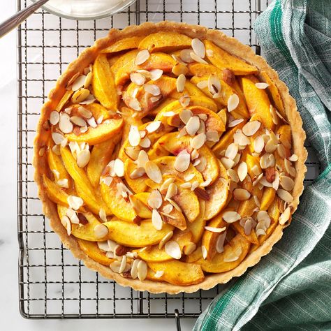 Peach Tart Recipe, Peach Tart Recipes, Indian Pudding, Dash Diet Recipes, Peach Tart, Dessert Parfait, Rhubarb Crumble, Peach Desserts, Tart Baking