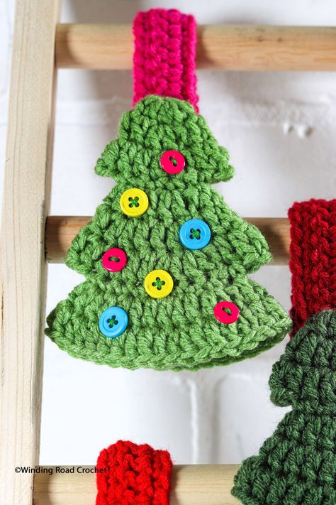 Crochet Towel Topper Quick Free Crochet Pattern - Winding Road Crochet Free Towel Topper Crochet Patterns, Towel Toppers Crochet Free Pattern, Crochet Towel Tops, Crochet Towels, Xmas Crochet, Crochet Dish Towels, Crochet Topper, Towel Toppers, Crochet Towel Holders