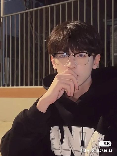 Cute Nerdy Guys Aesthetic, Cute Asian Men Glasses, Guy Glasses Aesthetic, Glasses Men Asian, Nerdy Anime Guys Glasses, Cute Chinese Guy, Korean Men Glasses, Guy With Glasses Aesthetic, Korean Men With Glasses