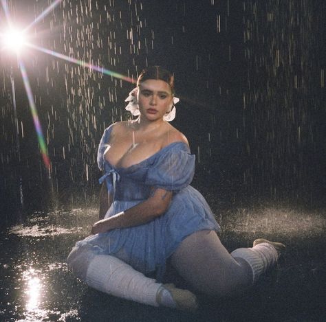 Barbie Ferreira Instagram, Aquarius Aesthetic, Plus Size Posing, Petra Collins, Barbie Ferreira, Ballet Poses, Plus Size Cocktail Dresses, Human Poses Reference, Celeb Style