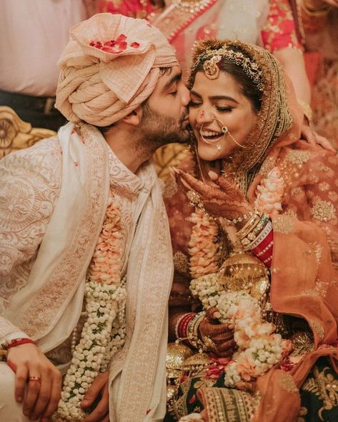 Kritika Khurana Wedding, Bridal Dpz, Kritika Khurana, Bride Groom Photoshoot, Indian Wedding Pictures, Bride Groom Poses, Anand Karaj, Indian Wedding Poses, Bride Photos Poses