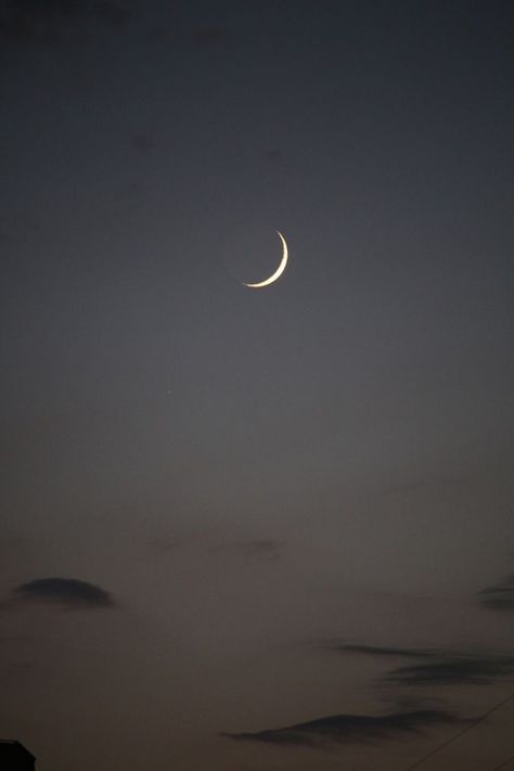 #moon #aesthetic #night #sky #clouds #moonlovers Waxing Crescent Moon Aesthetic, Moon Profile Picture, Night Sky Clouds, Aesthetic Night Sky, Moon Profile, Acoustic Guitar Photography, Dream Moon, Waxing Moon, Yerevan Armenia