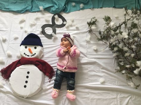 Snowman Baby Photo Shoot, Winter Photoshoot Ideas For Baby, 8th Month Baby Photo Ideas, Winter Baby Photoshoot Ideas, Winter Baby Photoshoot, Month Birthday Ideas, 8th Month, 8 Month Baby, 5 Month Baby