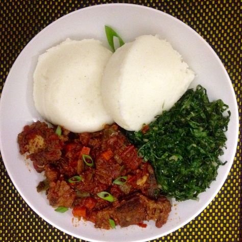 Sadza And Beef, Sadza Zimbabwe, Zimbabwe Food, Kenyan Food, Ghana Food, Cafe Recipes, African Foods, Skillet Dinner Recipes, African Dishes