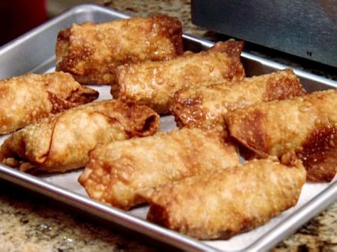 Pork Egg Rolls Recipe, Pulled Pork Egg Rolls, Pork Egg Roll Recipes, Bbq Egg, Egg Rolls Recipe, Pork Egg Rolls, Pork Bbq, Chicken Spring Rolls, Egg Roll Wrappers