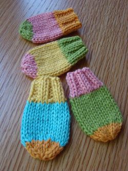 Baby Mittens Knitting Pattern Free, Baby Mittens Knitting Pattern, Baby Mittens Knitting, Baby Mittens Pattern, Knitting Space, Crochet Baby Mittens, Mittens Knitting, Knitted Mittens Pattern, Socks Knitting