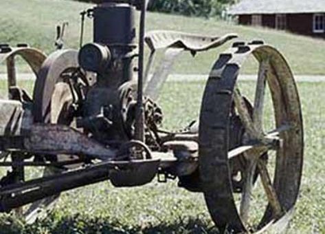 Tractor Photos, Old Tractor, Old Farm Equipment, Antique Tractors, Ford Tractors, Old Tractors, Vintage Tractors, Garden Tractor, New Farm