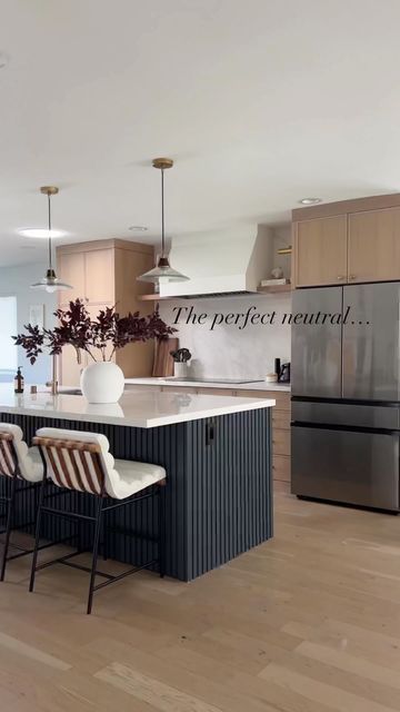 Lisa Kanegae on Instagram: "The Vail Counter Stools from @denver_modern add a touch of elegance in any room. The boucle fabric and scalloped seat cushion bring depth and texture to the space. The stools are durable, comfortable and timeless. The perfect choice for any neutral kitchen.! . . . #remodeling #RenovationProject #KitchenRenovation #KitchenTransformation #homedecor #targetstyle #remodelingtips #NeutralKitchen #reelsofinsta #HomeRenovation #target #thedelightofdecor #HomeSweetHome #Inte Island With Pole Wrap, Fluted Wood Island, Slat Island Kitchen, Fluted Island, Fluted Kitchen Island, Curved Kitchen Island, Kitchen Island Makeover, Curved Kitchen, Basement Kitchen