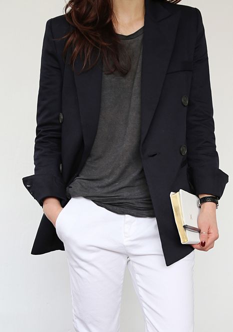 white jeans and black blazer Minimalist Moda, Black And White Outfit, Blazer Outfit, Minimal Classic, Jacket Outfit, Minimal Chic, Looks Chic, Tomboy Fashion, 가을 패션