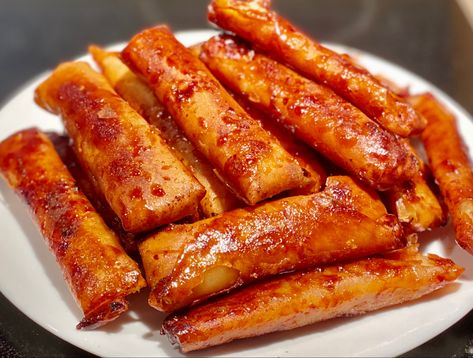 Lugaw Food, Lumpia Filling, Banana Lumpia Recipe, Best Lumpia Recipe Filipino, Filipino Banana Lumpia, Banana Roll Kulit Lumpia, Philippine Cuisine, Appetizers Table, Indonesian Food