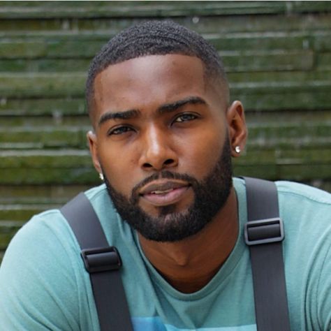 Donnell Blaylock, Black Men Beard Styles, Black Hair Cuts, Black Men Beards, Men's Facial Hair, Beard Game, Mens Facial Hair Styles, Black Couple Art, Black Men Haircuts