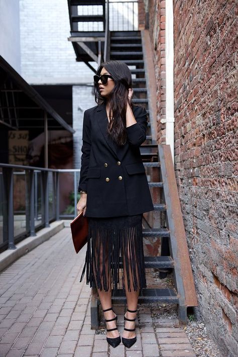 ..x Fringe Dress Outfit, Fringe Skirt Outfit, Fall Dressy, Fringe Clothing, Anna Dello Russo, Rock Outfit, Berlin Fashion, Neue Outfits, Fringe Skirt