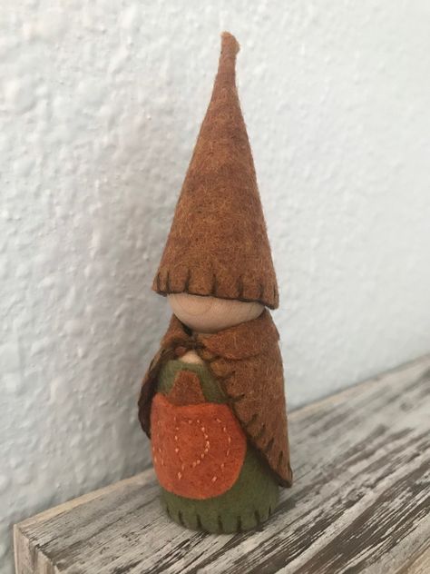 Gnome Peg Doll Pattern, Thanksgiving Peg Dolls, Fall Peg Dolls, Mushroom Peg Doll, Fall Theme Peg Dolls, Scarecrow Tattoo, Vintage Halloween Costume, Wood Peg Dolls, Autumn Display