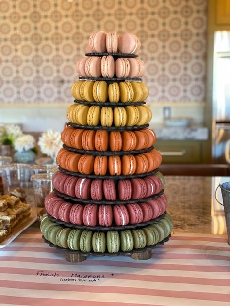 Fall Macarons, Wedding Macarons, Macaron Tower, Macaron Recipes, Dessert Table Ideas, Stuffed Shells Recipe, Fall Bridal Shower, Macaron Recipe, Fall Tablescapes