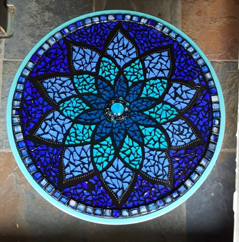 Mosaic Round Table Top Patterns, Mosaic Mandala Pattern, Mosaic Table Top Designs Patterns, Mosaic Mandala Ideas, Mandala Mosaic Patterns, Mosaic Table Top Diy Outdoor, Round Mosaic Patterns, Mosaic Art Ideas Easy, Mosaic Table Top Designs