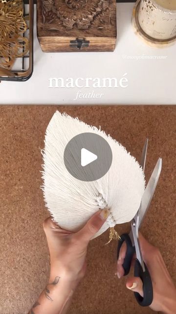 Diy Stiffening Spray For Macrame, How To Stiffen Macrame Feathers, Macrame Feather Template Printable Free, Yarn Feathers Diy, Macrame Feathers Diy, Macrame Feather Diy, Feather Template, Macrame Feathers, Feather Diy