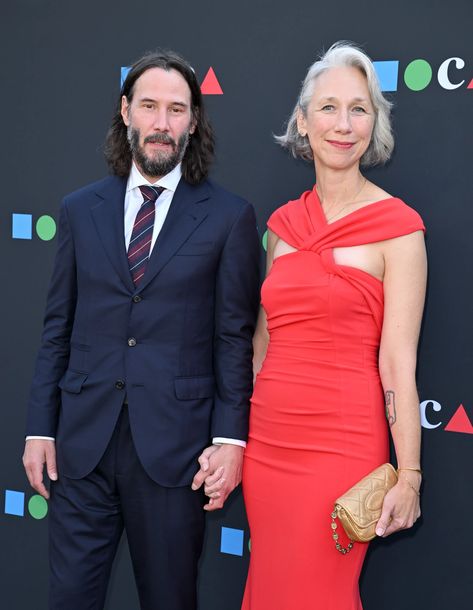 LOS ANGELES, CALIFORNIA - JUNE 04: Keanu Reeves and Alexandra Grant attend the MOCA Gala 2022 at The Geffen Contemporary at MOCA on June 04, 2022 in Los Angeles, California. (Photo by Axelle/Bauer-Griffin/FilmMagic) Keanu Reeves Wife, Keanu Reeves Girlfriend, Keanu Reeves Pictures, Alexandra Grant, Kristen Bell Tattoos, With Girlfriend, Cute Celebrity Couples, Keanu Charles Reeves, River Phoenix